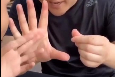 Tổng hợp những màn ảo thuật đơn giản có thể học theo để biểu diễn