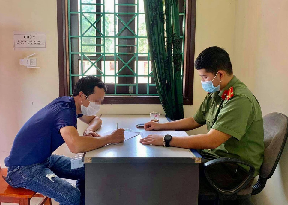 Người đàn ông tung tin có thuốc nam trị Covid - 1