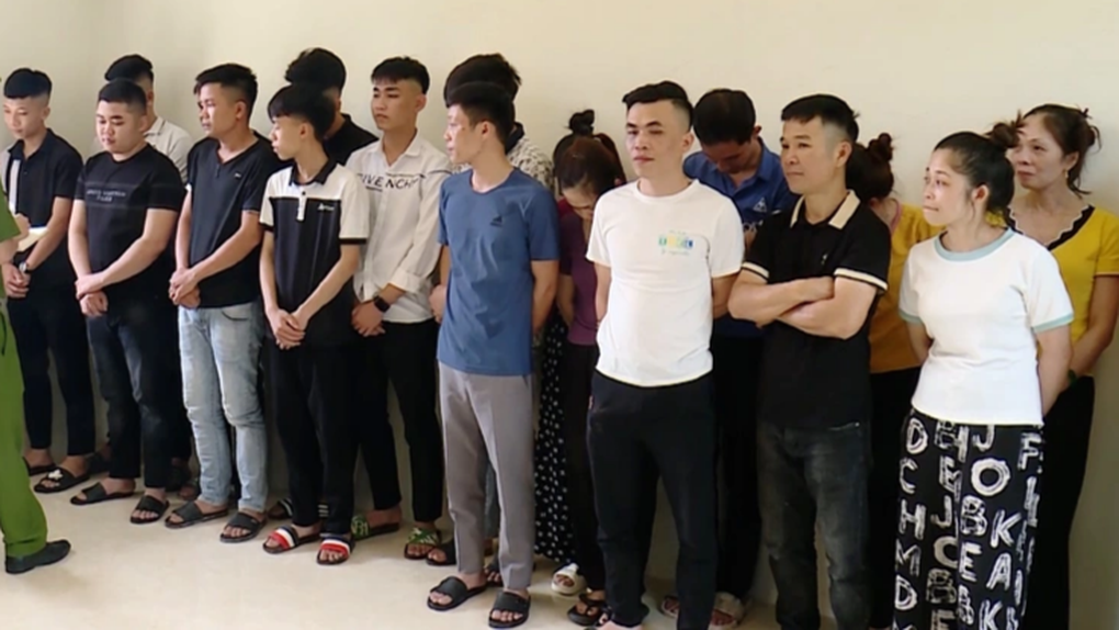 Lừa tuyển cộng tác viên bóc tỏi, cắt mác quần áo lương cao - 1 Lừa tuyển cộng tác viên bóc tỏi, cắt mác quần áo lương cao - 1