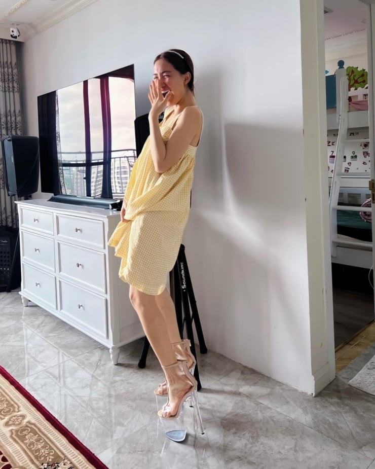Bộ sưu tập giày cà kheo giúp Hòa Minzy như hoa hậu, đôi 30cm gây choáng - 14