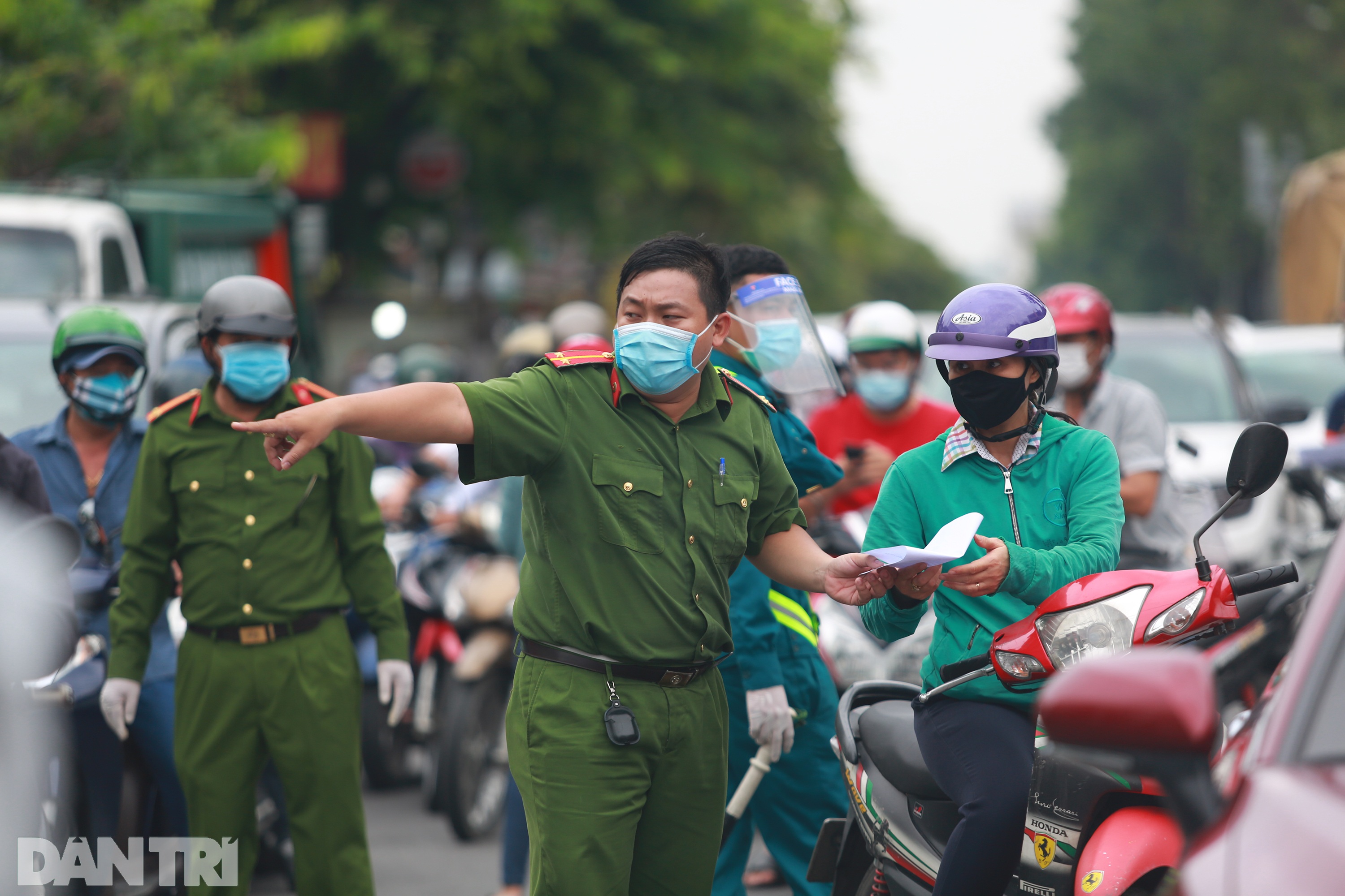 Xả trạm kiểm soát y tế Gò Vấp do ùn tắc nghiêm trọng - 5 Xả trạm kiểm soát y tế Gò Vấp do ùn tắc nghiêm trọng - 5