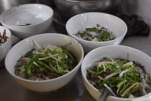 Bí quyết giúp ông chủ quán phở Hà Nội ngày bán 500 bát trong căn nhà cấp 4