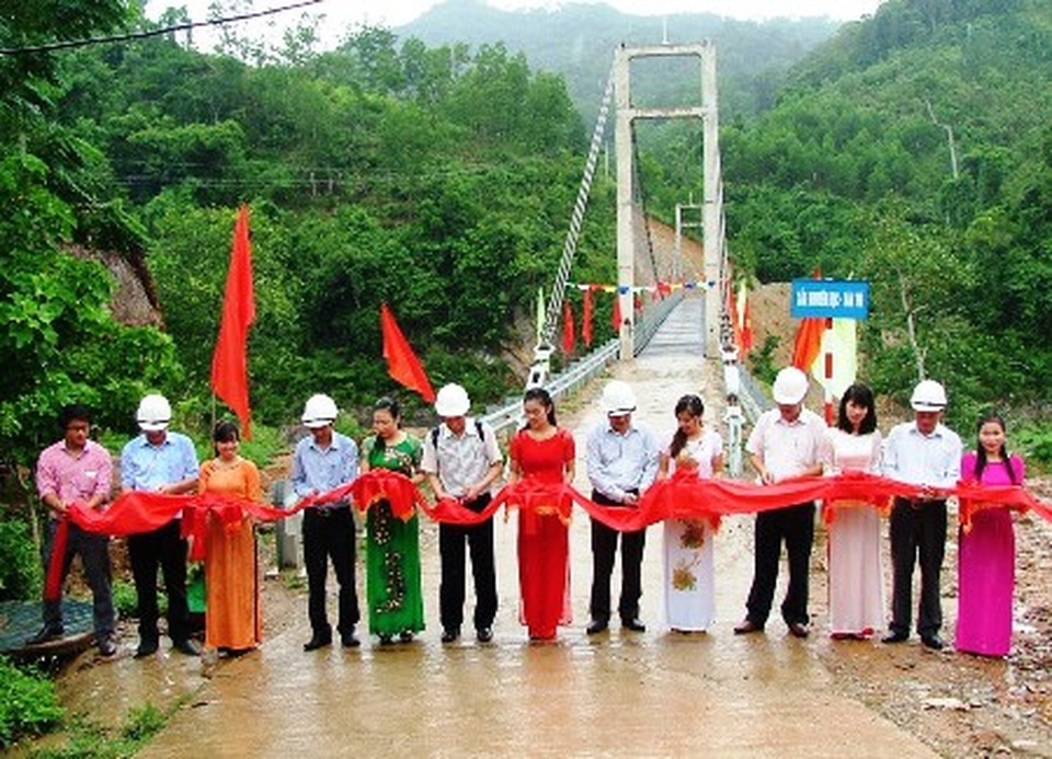 Cuộc sống bất ngờ của bản làng người Khùa bên cây Cầu Dân trí - 5 Cuộc sống bất ngờ của bản làng người Khùa bên cây Cầu Dân trí - 5