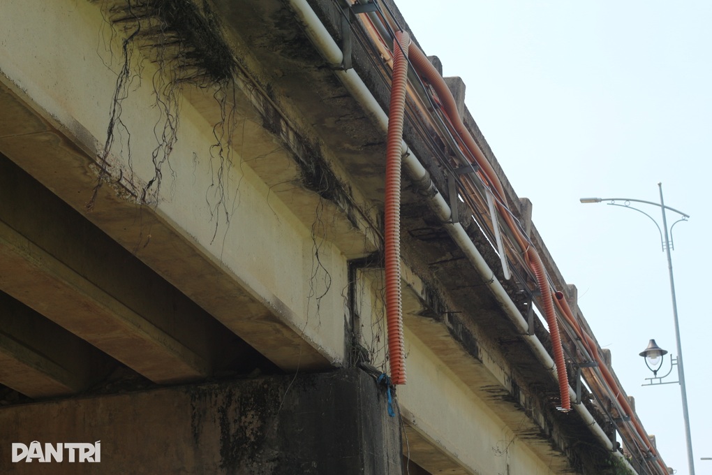 Cây cầu 60 năm ở Quảng Nam xuống cấp nặng, cả nghìn xe vẫn đi qua mỗi ngày - 4 Cây cầu 60 năm ở Quảng Nam xuống cấp nặng, cả nghìn xe vẫn đi qua mỗi ngày - 4
