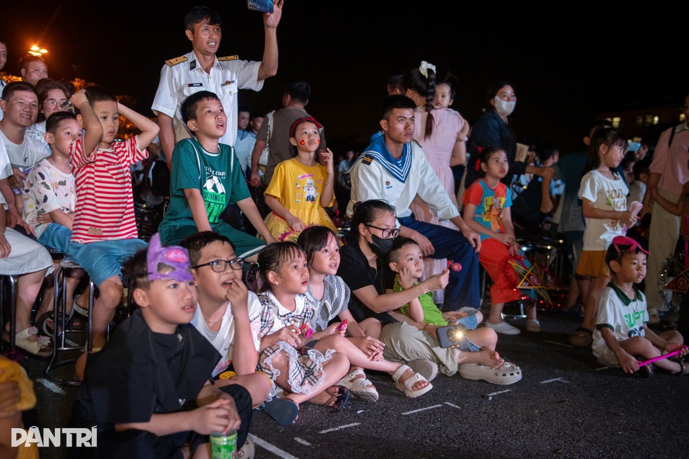 Cuộc gọi vượt trùng khơi, xúc động đêm Trung thu Vầng trăng của biển - 8