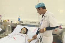 Đầu mùa lạnh, đốt than sưởi ấm bà đẻ, 4 người trong gia đình thương vong