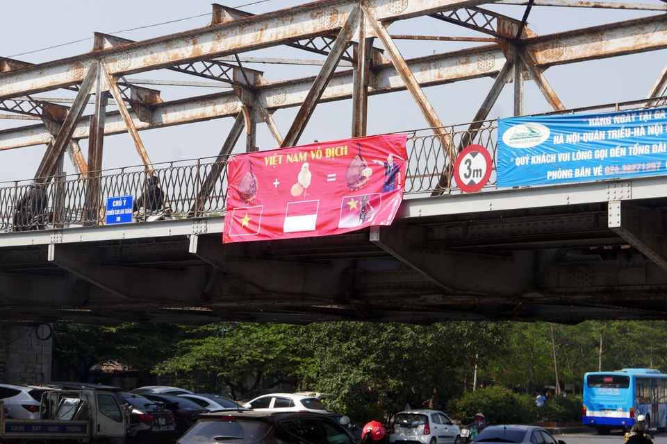 Không khí cổ vũ bóng đá rạo rực khắp Hà Nội - 1 Không khí cổ vũ bóng đá rạo rực khắp Hà Nội - 1