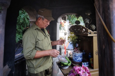 Người đàn ông 20 năm "canh gác" cửa ô cuối cùng của Hà Nội