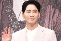 Tài tử xứ Hàn nhận án phạt 3 năm tù giam vì xâm hại tình dục