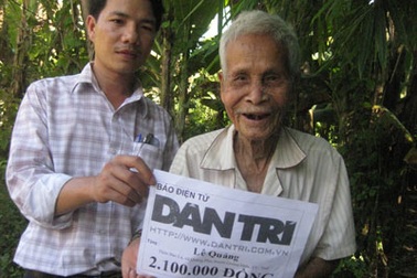 Quà nhân ái trở lại với “cụ già 100 tuổi nuôi con tâm thần”