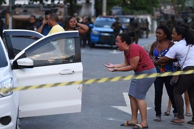 Binh sĩ Brazil bắn nhầm 80 phát đạn vào xe chở gia đình