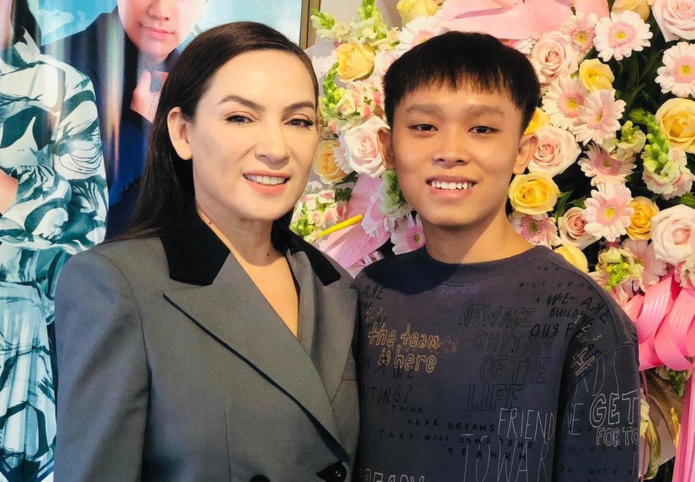 Phi Nhung cần minh bạch thu chi với Hồ Văn Cường, muộn còn hơn không! - 2 Phi Nhung cần minh bạch thu chi với Hồ Văn Cường, muộn còn hơn không! - 2