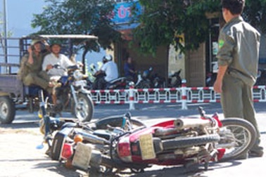 Từ chối tình yêu, nữ sinh bị đâm trọng thương trên đường đi thi  