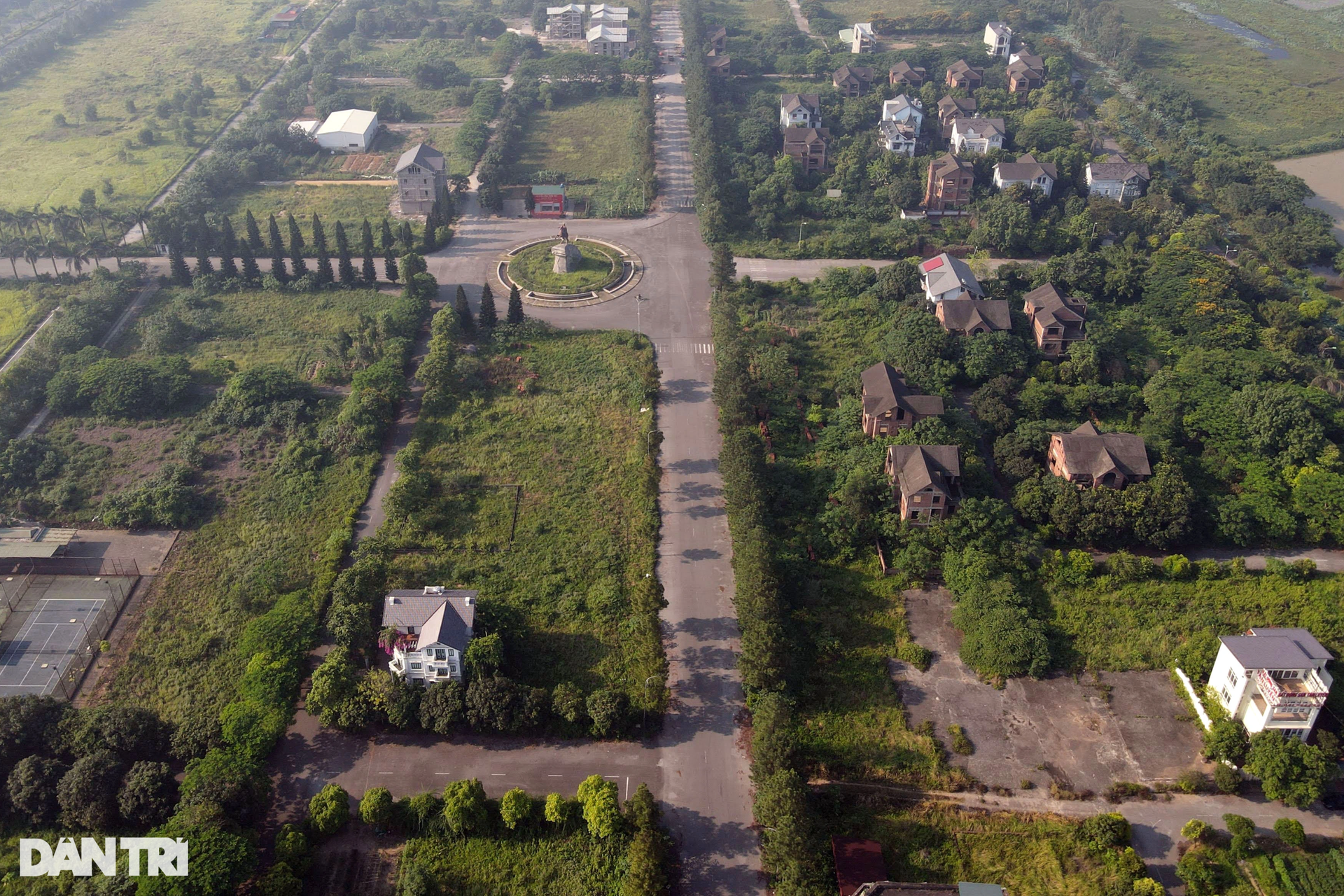 Châu Âu trong lòng Hà Nội - Bắc Ninh la liệt biệt thự bị bỏ hoang - 1 Châu Âu trong lòng Hà Nội - Bắc Ninh la liệt biệt thự bị bỏ hoang - 1