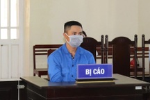 Đối tượng lăn ra đường ăn vạ, đánh cảnh sát giao thông lĩnh 9 tháng tù