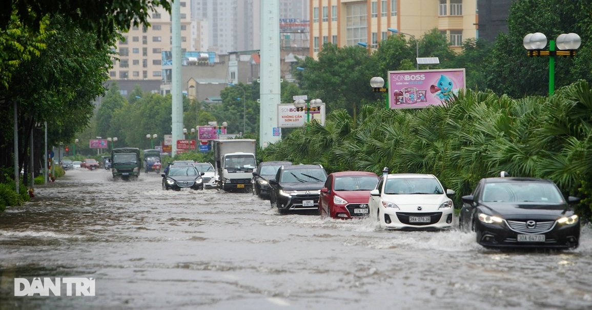 Thanh tra đường nhồi cao ốc Lê Văn Lương - Tố Hữu, lộ đầy rẫy vi phạm - 4 Thanh tra đường nhồi cao ốc Lê Văn Lương - Tố Hữu, lộ đầy rẫy vi phạm - 4
