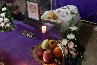 Bé gái 1 tuổi tử vong sau bữa ăn tại nhóm giữ trẻ tự phát