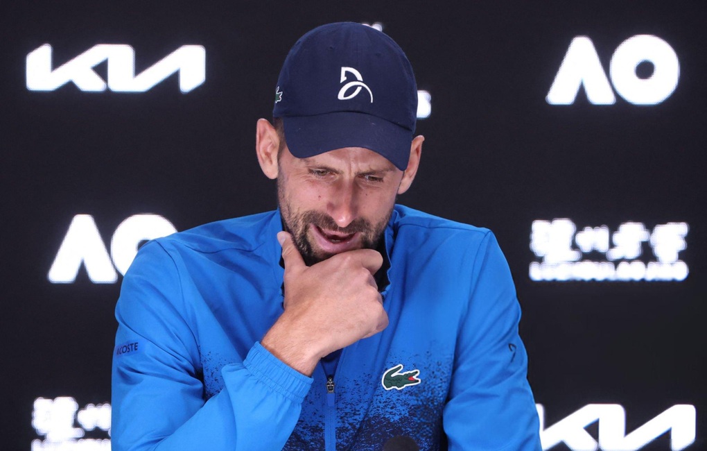Djokovic lo ngại về chấn thương trước trận bán kết gặp Zverev - 1 Djokovic lo ngại về chấn thương trước trận bán kết gặp Zverev - 1