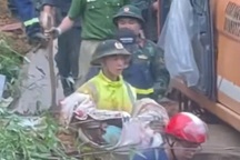 Mưa lớn gây sạt lở làm sập nhà, một phụ nữ tử vong