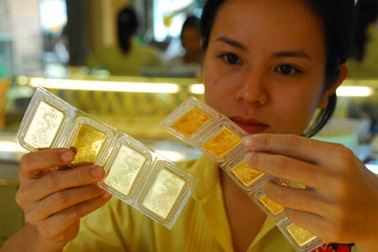 Đầu tuần, giá vàng tiếp tục giảm