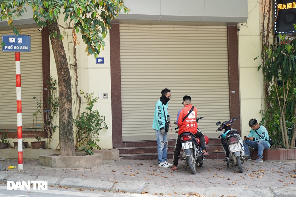 Shipper ở Hà Nội cháy đơn đợt nắng nóng, thu nhập không cao như lời đồn - 11 Shipper ở Hà Nội cháy đơn đợt nắng nóng, thu nhập không cao như lời đồn - 11