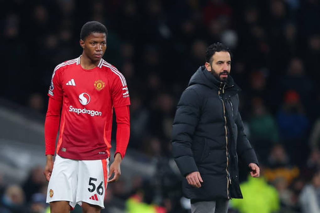 HLV Amorim thực hiện nước đi táo bạo dù Man Utd vẫn có thể xuống hạng - 2 HLV Amorim thực hiện nước đi táo bạo dù Man Utd vẫn có thể xuống hạng - 2