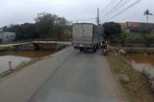 Tình huống "hai con dê qua cầu" và kinh nghiệm về cách xử lý cho tài xế