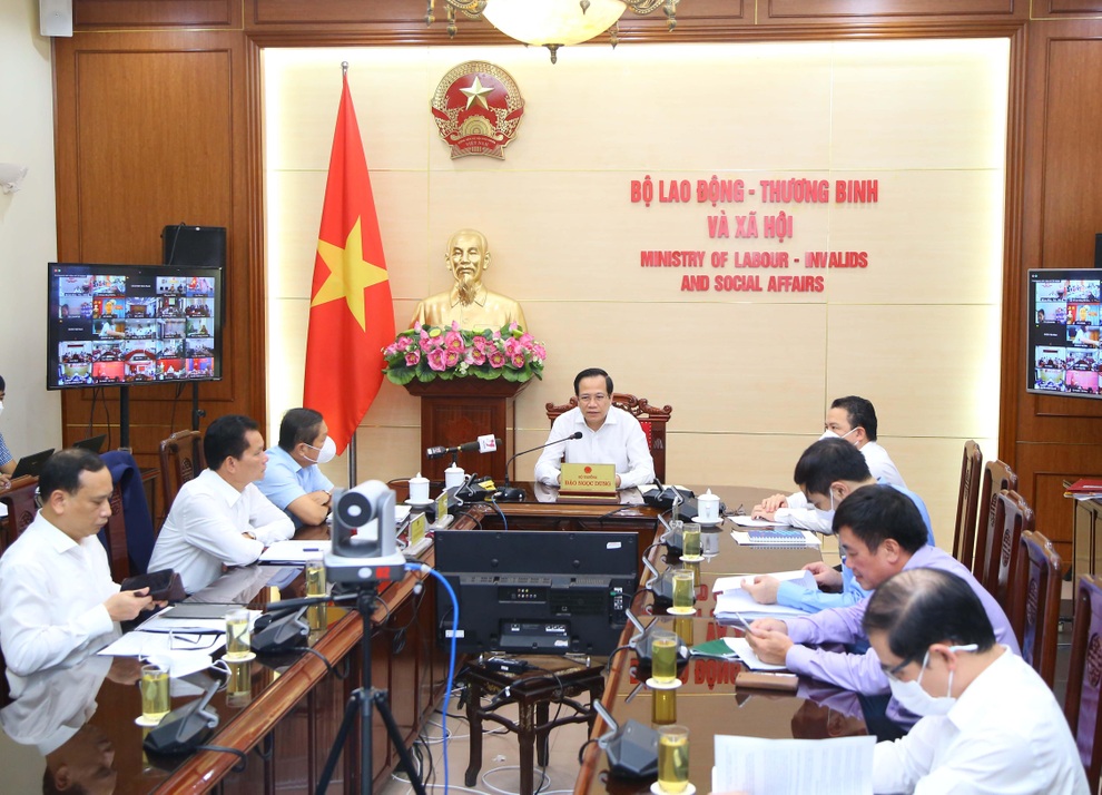 Doanh nghiệp nhắn tin than với Bộ trưởng khổ sở đưa lao động trở lại - 1 Doanh nghiệp nhắn tin than với Bộ trưởng khổ sở đưa lao động trở lại - 1