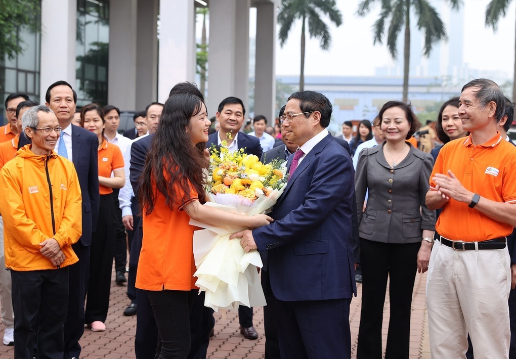 Tư tưởng Hồ Chí Minh về con người với việc xây dựng và phát huy nhân tố con người để phát triển đất nước phồn vinh, hạnh phúc trong bối cảnh hội nhập quốc tế hiện nay - 1 Tư tưởng Hồ Chí Minh về con người với việc xây dựng và phát huy nhân tố con người để phát triển đất nước phồn vinh, hạnh phúc trong bối cảnh hội nhập quốc tế hiện nay - 1
