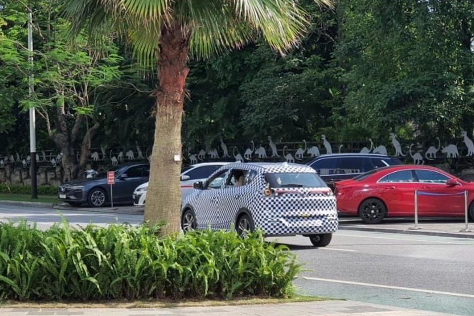 Xe điện VinFast VF e34 chạy thử tại Hà Nội, thiết kế cuối cùng vẫn là ẩn số - 2