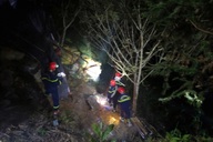 Xe tải lao xuống vực sâu 100m, tài xế tử vong trong cabin