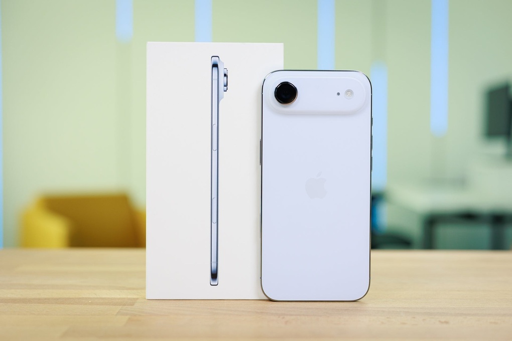 តម្លៃ iPhone Air បានធ្លាក់ចុះជាលើកដំបូងចាប់តាំងពីការចេញលក់នៅប្រទេសវៀតណាម - ១ iPhone Air giảm giá lần đầu từ khi lên kệ tại Việt Nam - 1