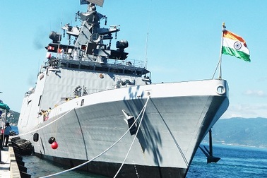 Hai chiến hạm Ấn Độ cùng thủy đoàn hơn 600 người thăm Cam Ranh