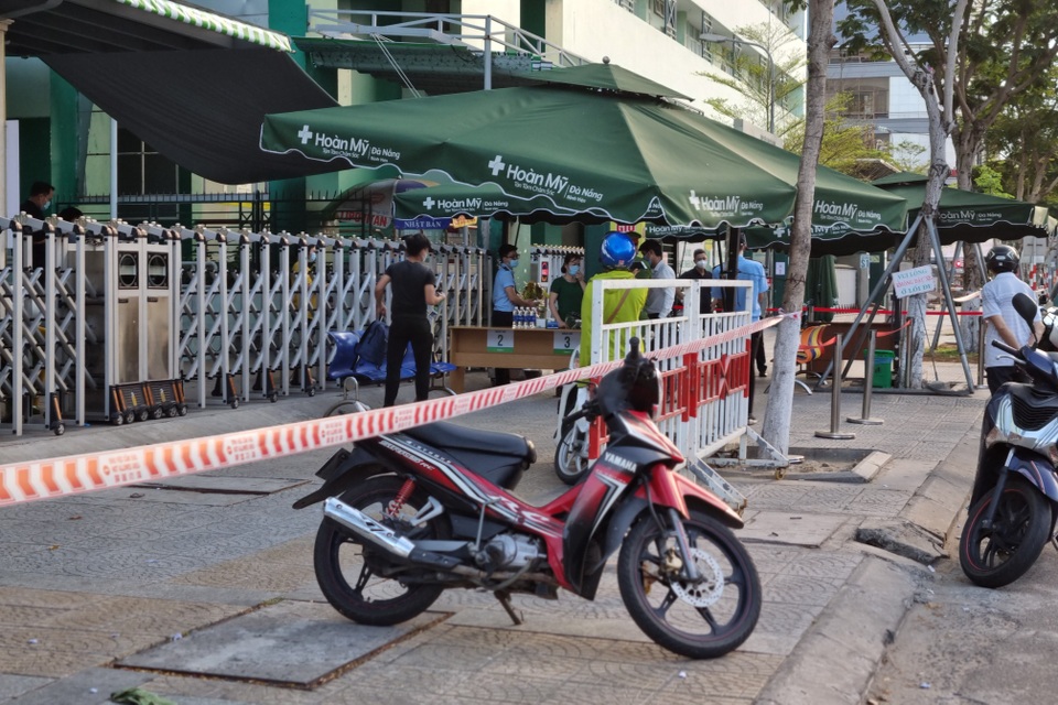 Đà Nẵng có ca dương tính SARS-CoV-2 trong cộng đồng - 2 Đà Nẵng có ca dương tính SARS-CoV-2 trong cộng đồng - 2