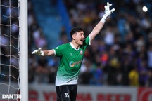 Dấu ấn của Văn Lâm trong ngày Bình Định thắng đậm CLB Hà Nội