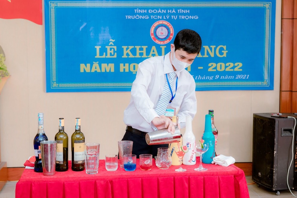 Bậc thầy pha chế trở thành giáo viên tâm huyết trường nghề - 1 Bậc thầy pha chế trở thành giáo viên tâm huyết trường nghề - 1