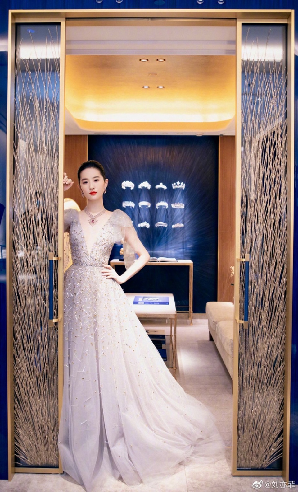 Thần tiên tỷ tỷ Lưu Diệc Phi tái xuất với nhan sắc đỉnh cao - 6