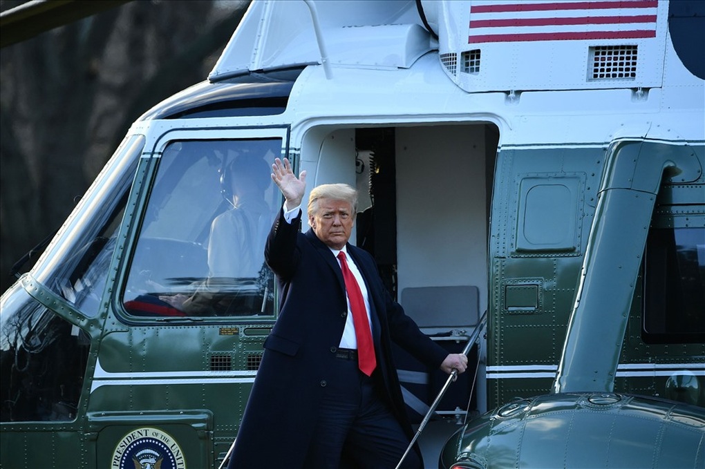 Mỹ bắt người chiếu laser vào trực thăng chở Tổng thống Donald Trump - 1 Mỹ bắt người chiếu laser vào trực thăng chở Tổng thống Donald Trump - 1