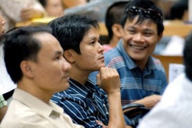 Dòng tiền dồn dập trở lại, VN-Index bứt phá hơn 7 điểm