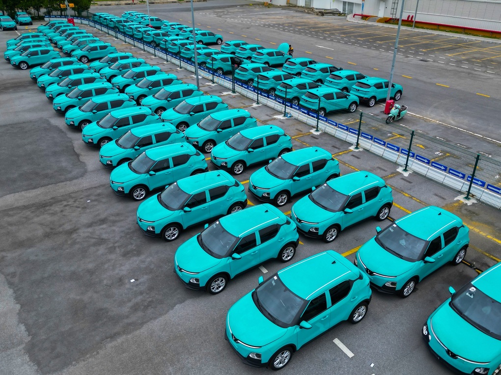 Ông Phạm Nhật Vượng đưa taxi điện sang Lào, hé lộ tham vọng lớn - 1 Ông Phạm Nhật Vượng đưa taxi điện sang Lào, hé lộ tham vọng lớn - 1