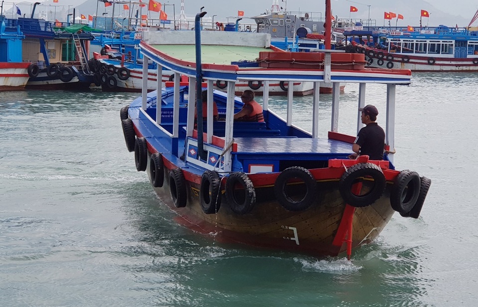 Nha Trang: Hàng trăm tàu du lịch nằm bờ, cảng du lịch đìu hiu chưa từng có - 3 Nha Trang: Hàng trăm tàu du lịch nằm bờ, cảng du lịch đìu hiu chưa từng có - 3