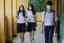 Thi lớp 10 ở TPHCM: 8 thí sinh bị tai nạn sẽ có giám thị hỗ trợ ghi bài