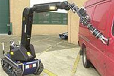 Người máy phát hiện vũ khí