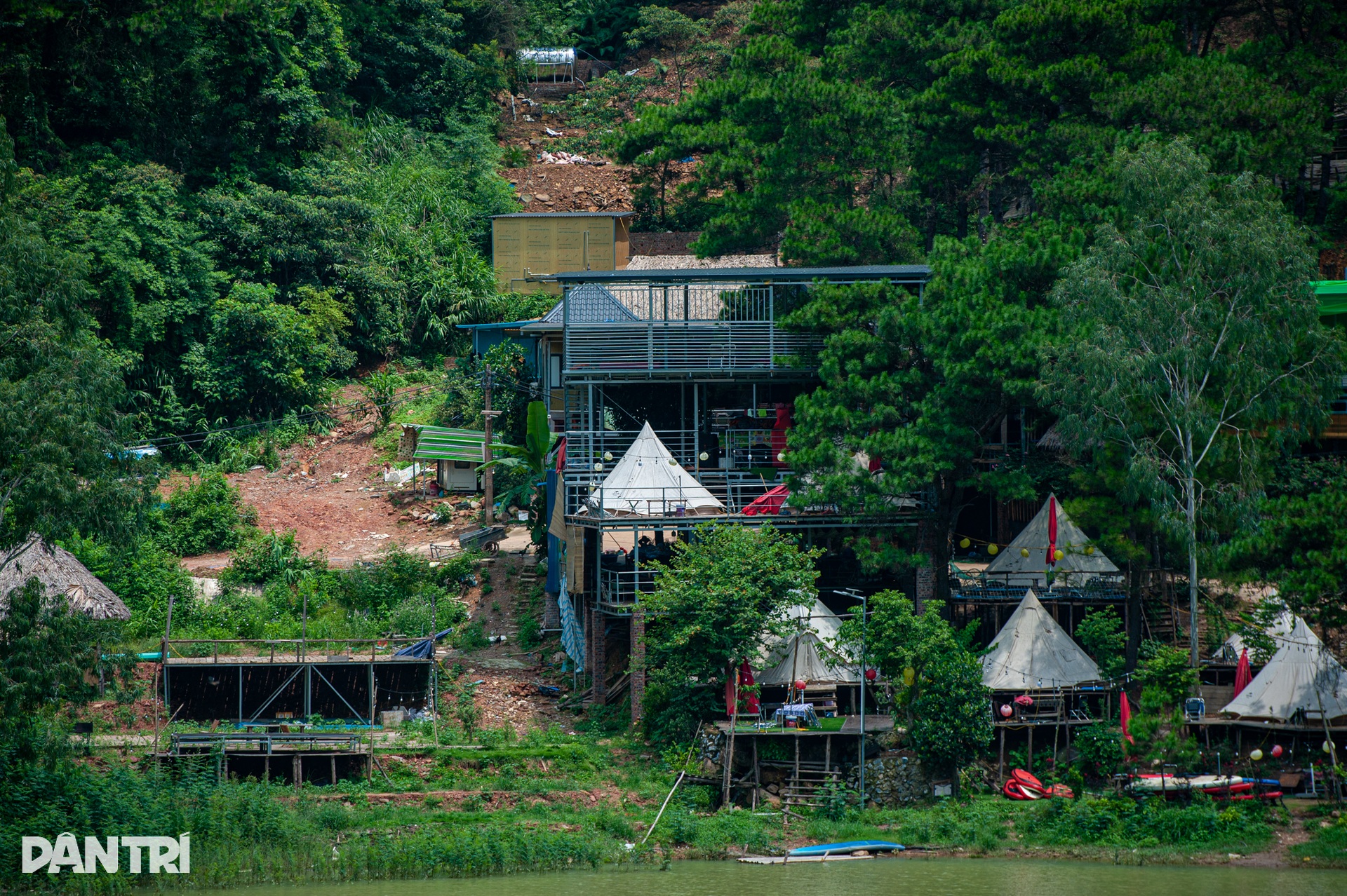 Điểm mặt những biệt thự, homestay xẻ thịt đất rừng phòng hộ ở Sóc Sơn - 4 Điểm mặt những biệt thự, homestay xẻ thịt đất rừng phòng hộ ở Sóc Sơn - 4