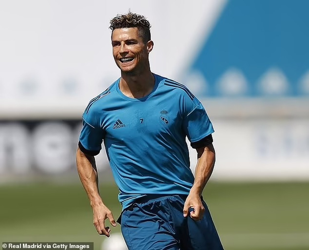 Cristiano Ronaldo bất ngờ tập luyện tại Real Madrid - 1 Cristiano Ronaldo bất ngờ tập luyện tại Real Madrid - 1
