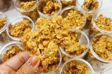 Dân giàu thích cảnh nghèo, quà quê thơm lừng trong biệt thự triệu USD