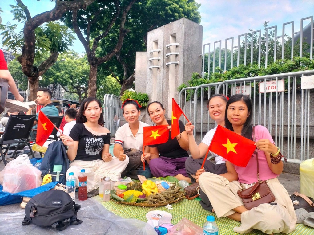 Mâm xôi “hot” nhất ngày hợp luyện diễu binh, chủ nhân tiết lộ điều bất ngờ - 3 Mâm xôi “hot” nhất ngày hợp luyện diễu binh, chủ nhân tiết lộ điều bất ngờ - 3
