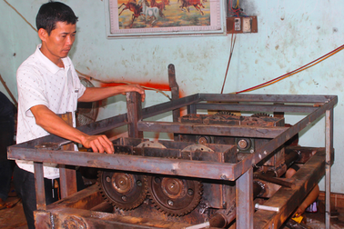 Chỉ học hết lớp 5, "kỹ sư chân đất" sở hữu 6 sáng chế máy nông nghiệp