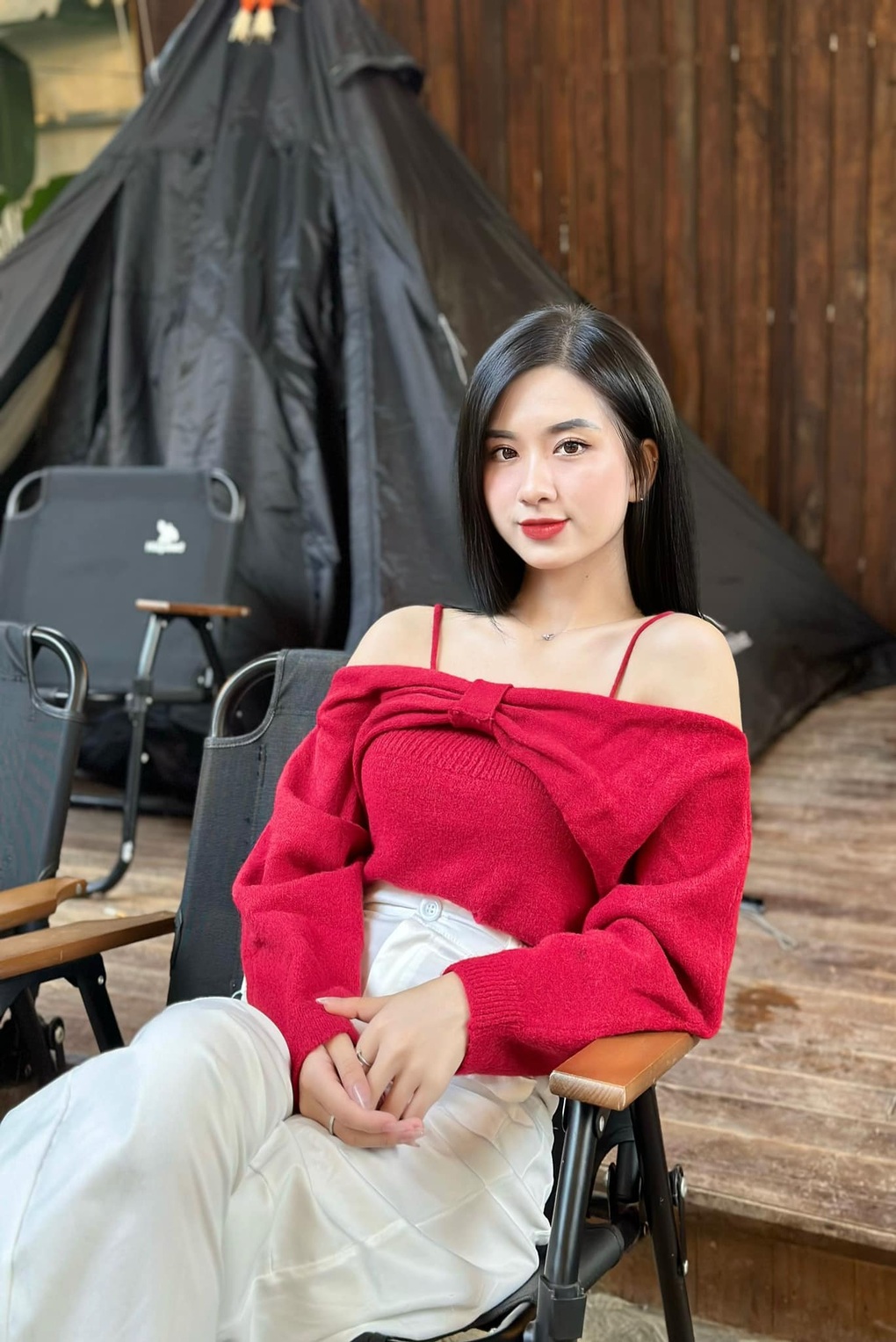 Nữ MC gây sốt mạng xã hội bởi nhan sắc xinh đẹp 10