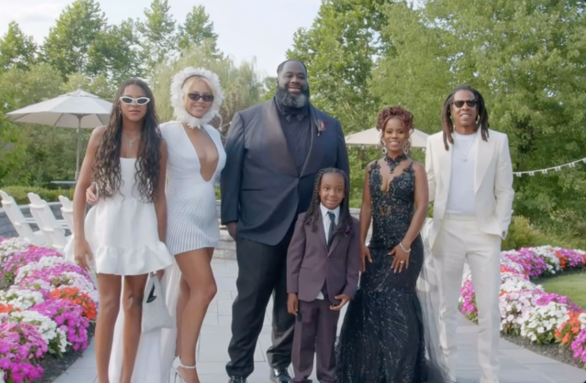 Những mỹ nhân quốc tế khoe dáng trong đầm Công Trí năm 2024 - 7 Những mỹ nhân quốc tế khoe dáng trong đầm Công Trí năm 2024 - 7